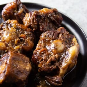 instant pot oxtail in a black plate