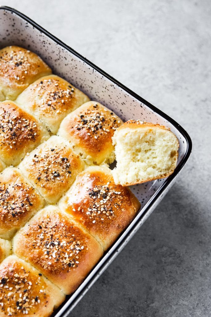 dinner rolls in baking dish topped with everything seasoning 