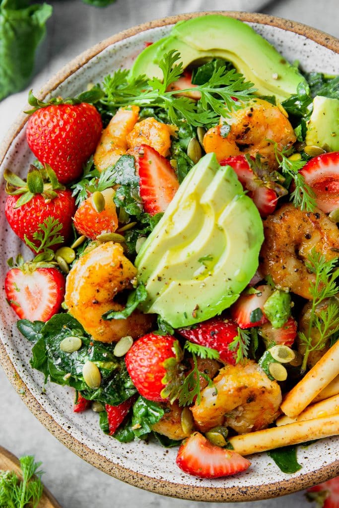 spinach salad with shrimp strawberries and avocado 