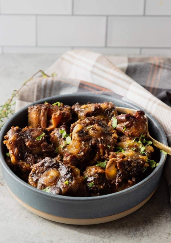 cropped-slow-cooker-oxtail-recipe_0926.jpg