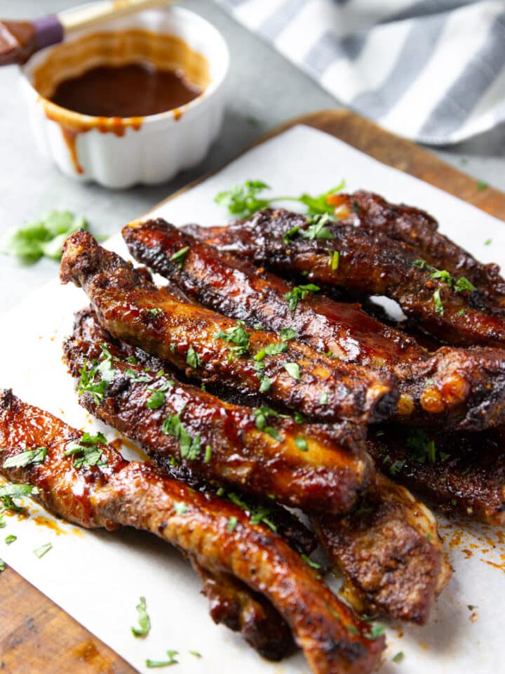 air fryer ribs in a white plate