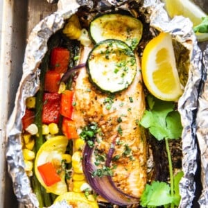 Salmon in Foil with vegetables