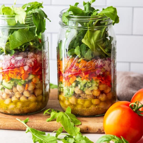 mason jar chickpea arugula salad