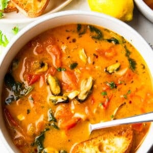 mussels in tomato broth